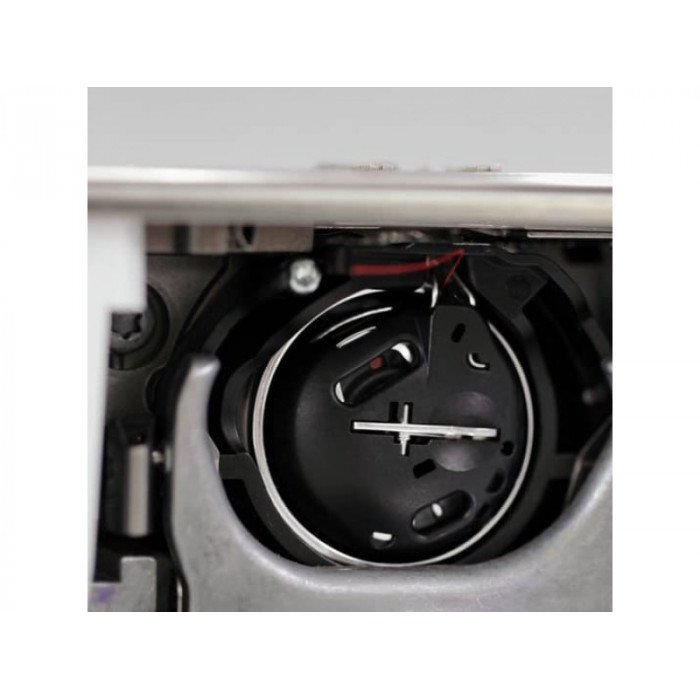 Швейно-вышивальная машина Bernina 790 QE Plus 