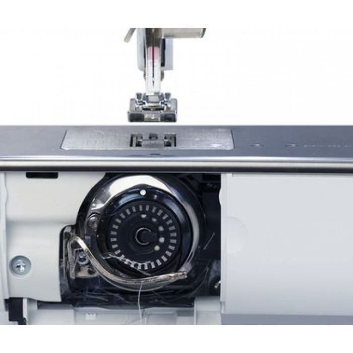 Швейно-вышивальная машина Bernina 880 Plus